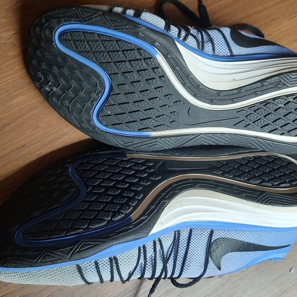 BOGO Nike running shoes - Picture 2 of 7